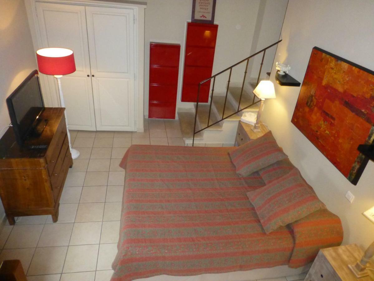 Hotel Le Vieux Bistrot Cabrières-dʼAvignon Esterno foto