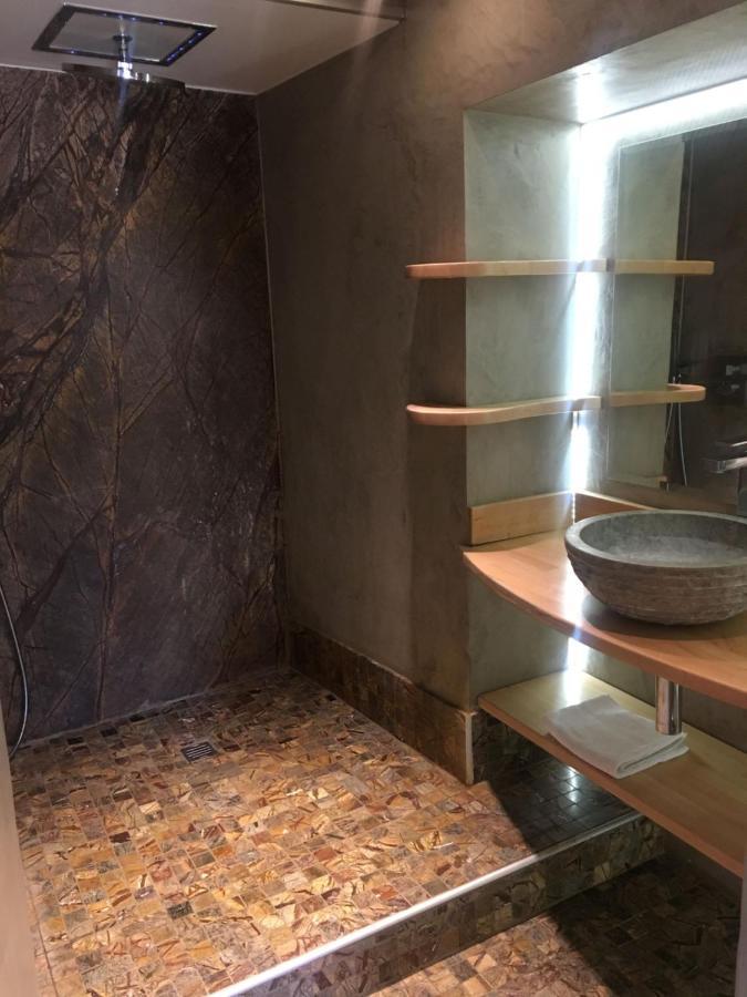 Hotel Le Vieux Bistrot Cabrières-dʼAvignon Esterno foto